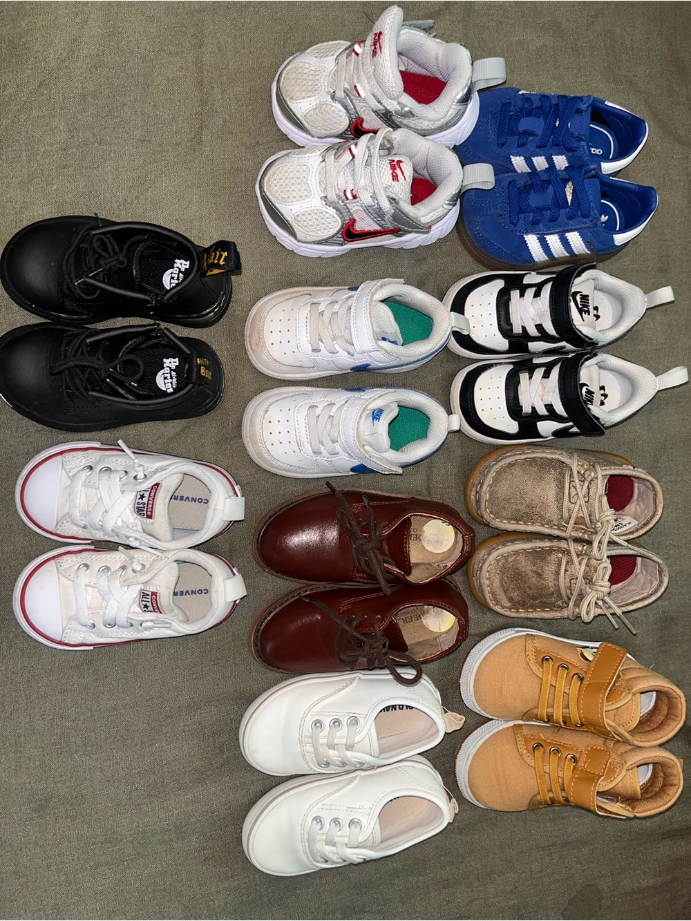 10 pairs of toddler size 5 shoes - Picture 2 of 14